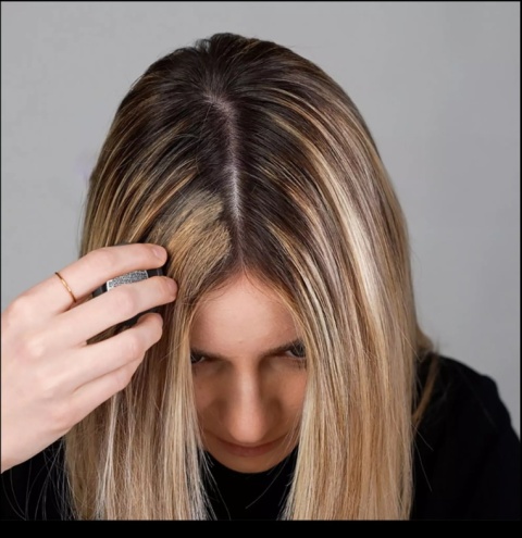 BŁYSKAWICZNY RETUSZ H642 puder do tuszowania odrostów INSTANT RETOUCH HAIR KOLOR kasztanowy brąz